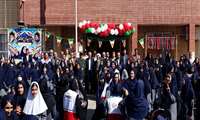 طنین صدای مقاومت در مسیر علم؛ مراسم نواختن زنگ مدرسه با حضور مسئولان شهرستان تجلیل از ایثار و مقاومت دانش‌آموزان